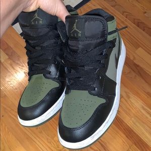 Jordan 1 Mid Olive Canvas